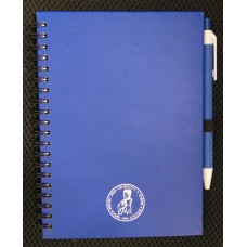 Poznámkový blok s perom a logom Fakulty verejnej správy Poznámkový blok s perom a logom Fakulty verejnej správy